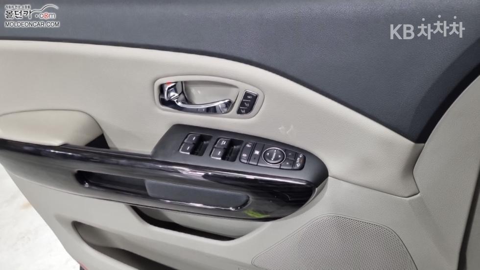 Kia Carnival — miniaturë 17