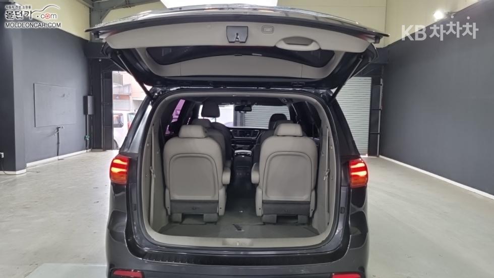 Kia Carnival — miniaturë 18