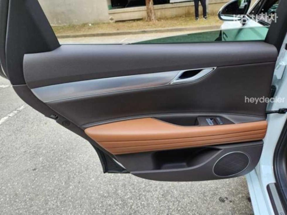 Genesis G80 — miniaturë 15