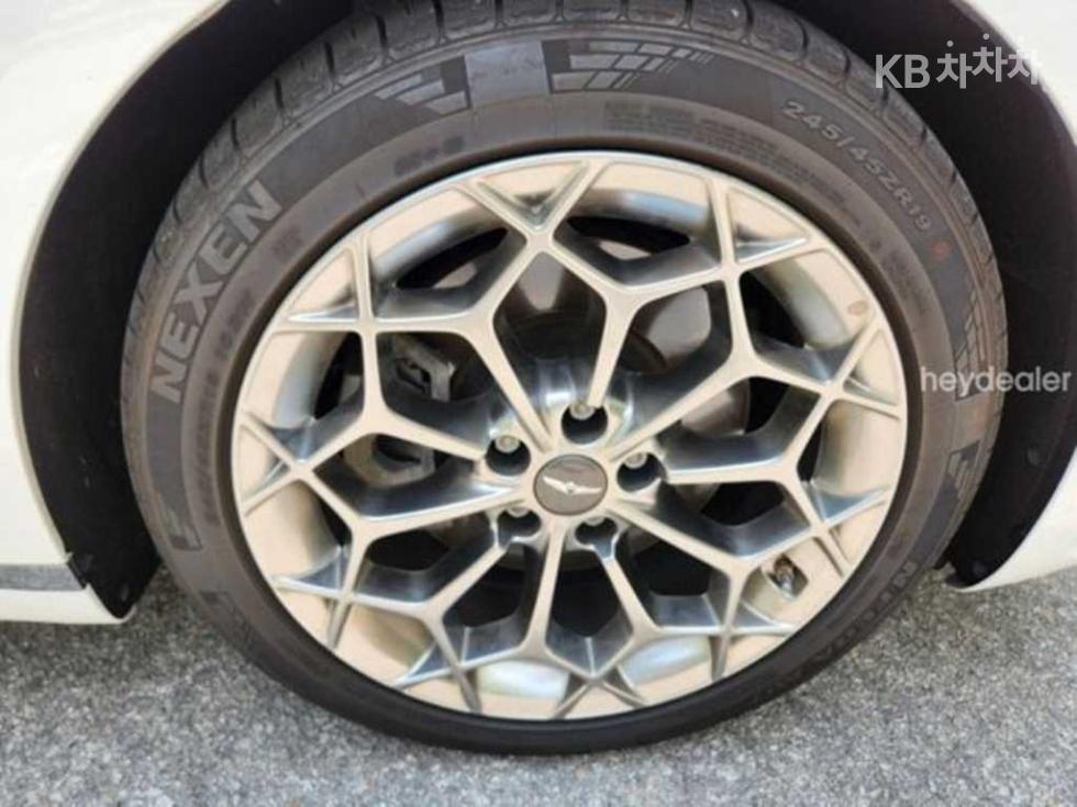 Genesis G80 — miniaturë 16