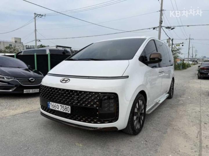 Hyundai Staria 2.2 라운지 9 AWD — foto 1