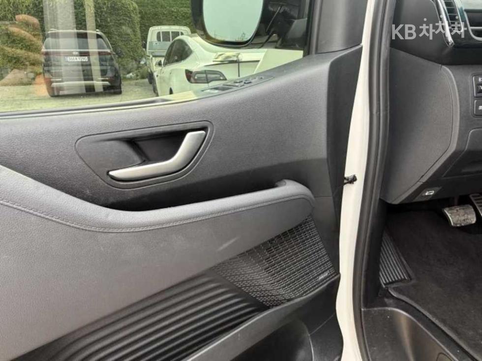 Hyundai Staria — miniaturë 13
