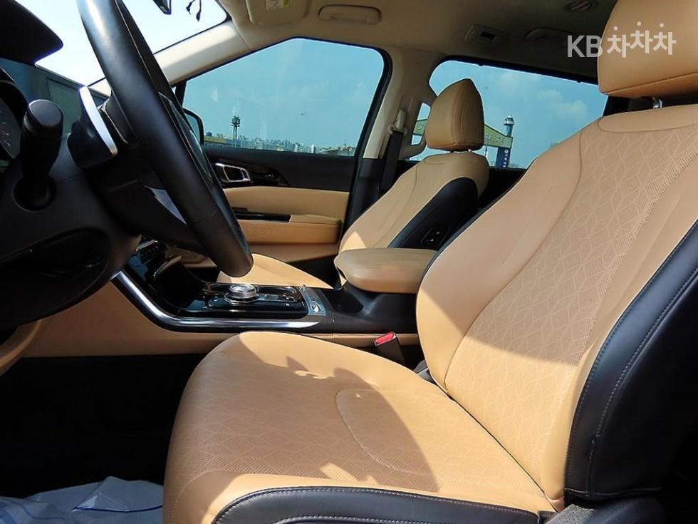 Kia Carnival — miniaturë 5
