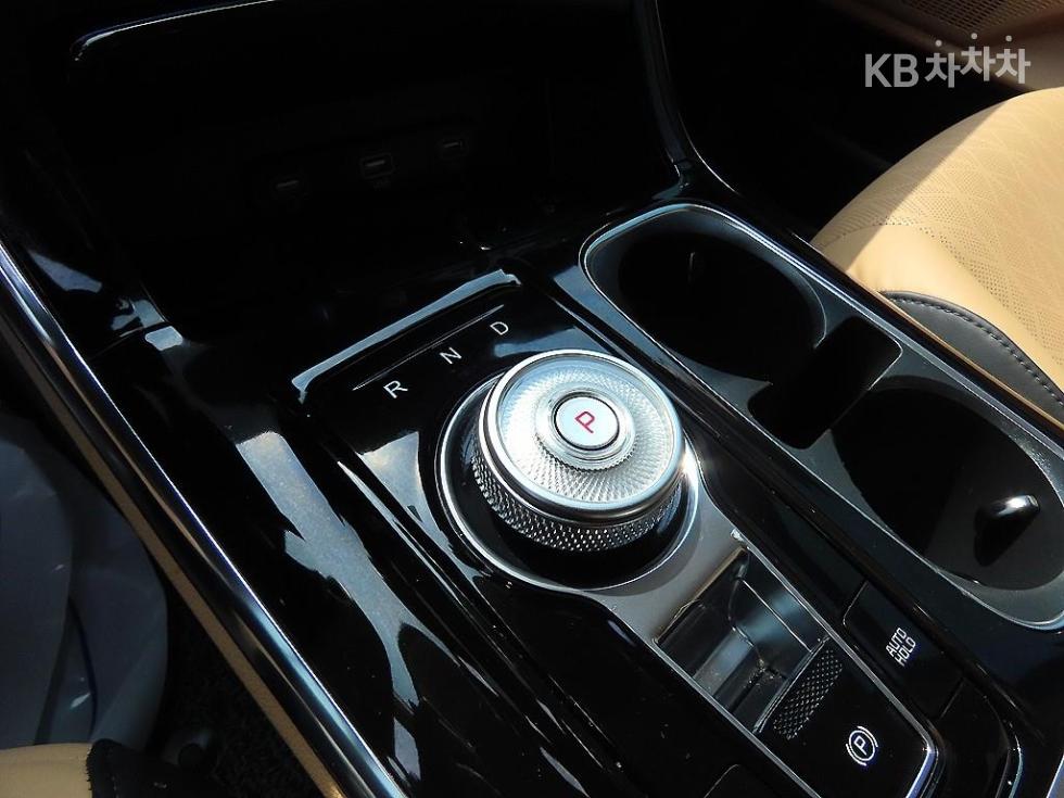 Kia Carnival — miniaturë 11