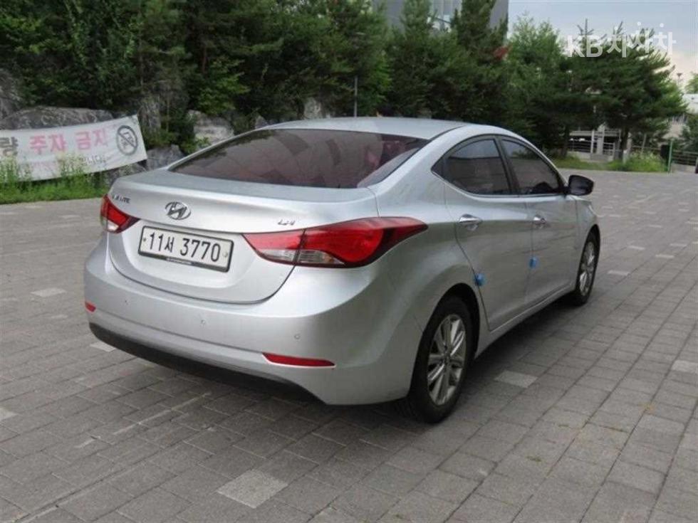 Hyundai Avante — miniaturë 3