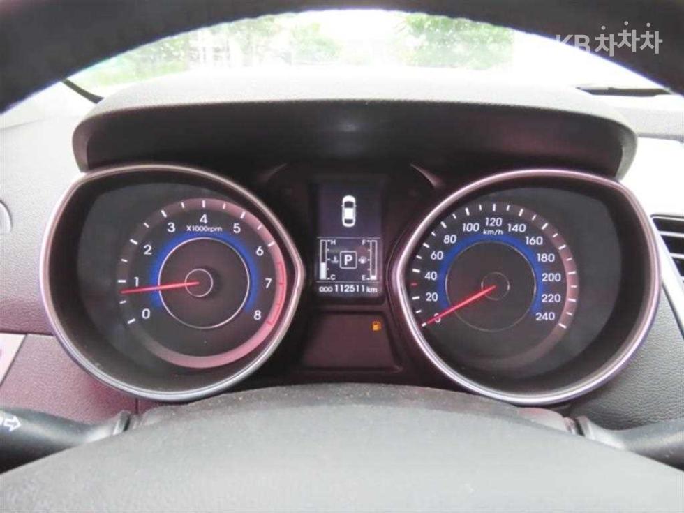 Hyundai Avante — miniaturë 5