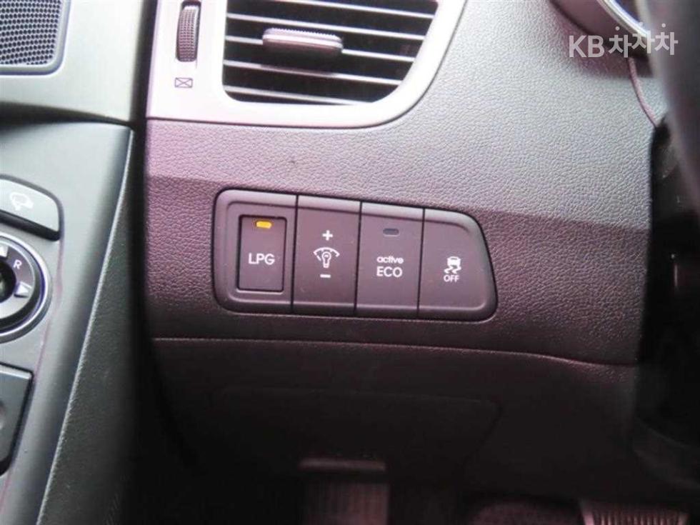 Hyundai Avante — miniaturë 11