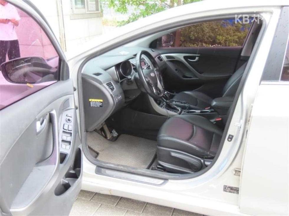Hyundai Avante — miniaturë 13