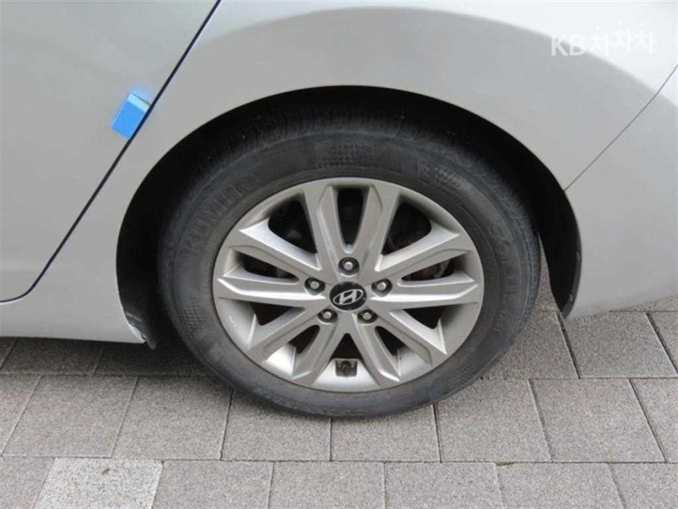 Hyundai Avante — miniaturë 18