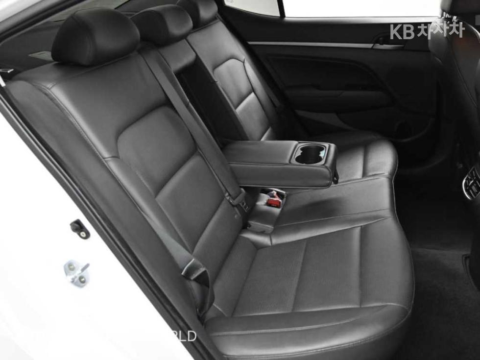 Hyundai Avante — miniaturë 12