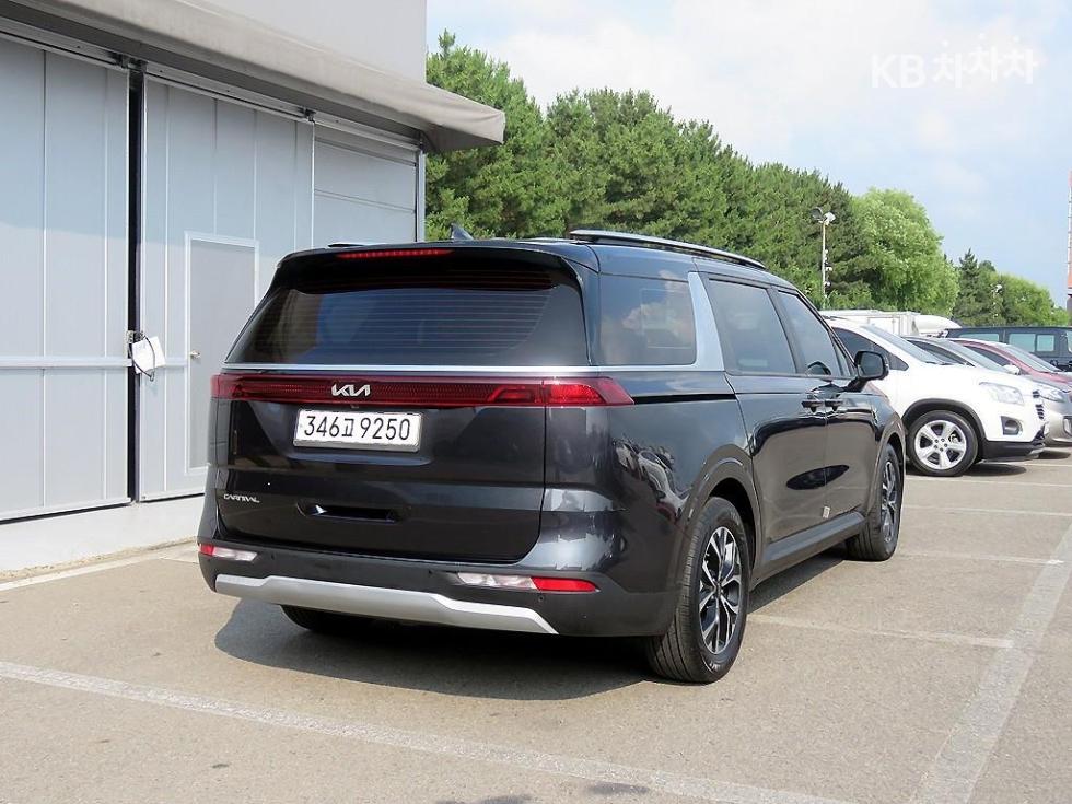 Kia Carnival — miniaturë 4