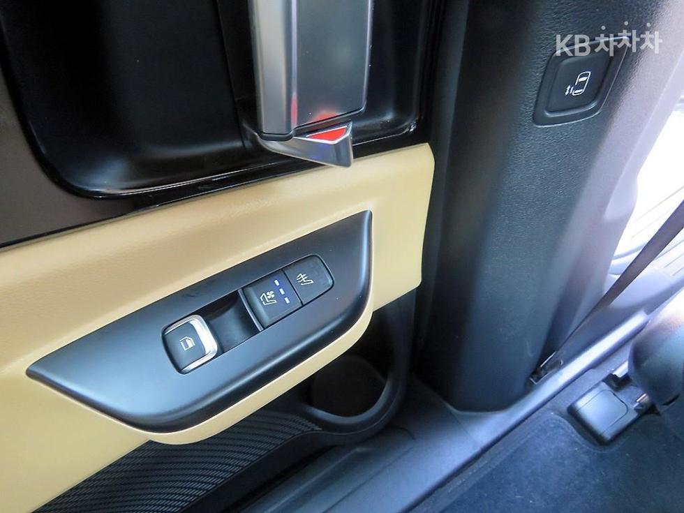 Kia Carnival — miniaturë 9
