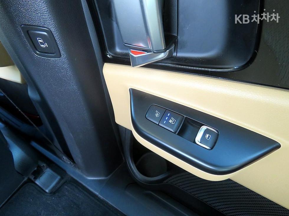 Kia Carnival — miniaturë 10