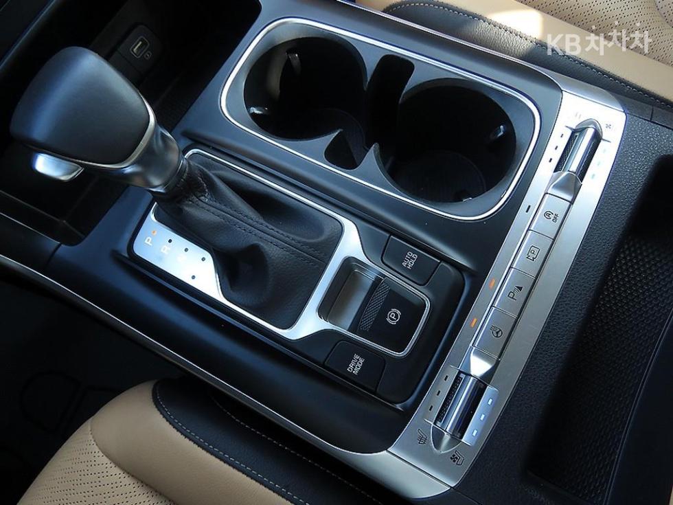 Kia Carnival — miniaturë 14