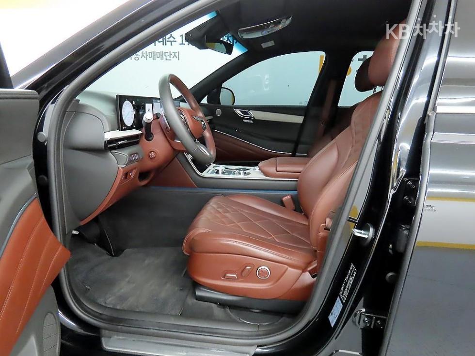 2025 Genesis GV80 photo
