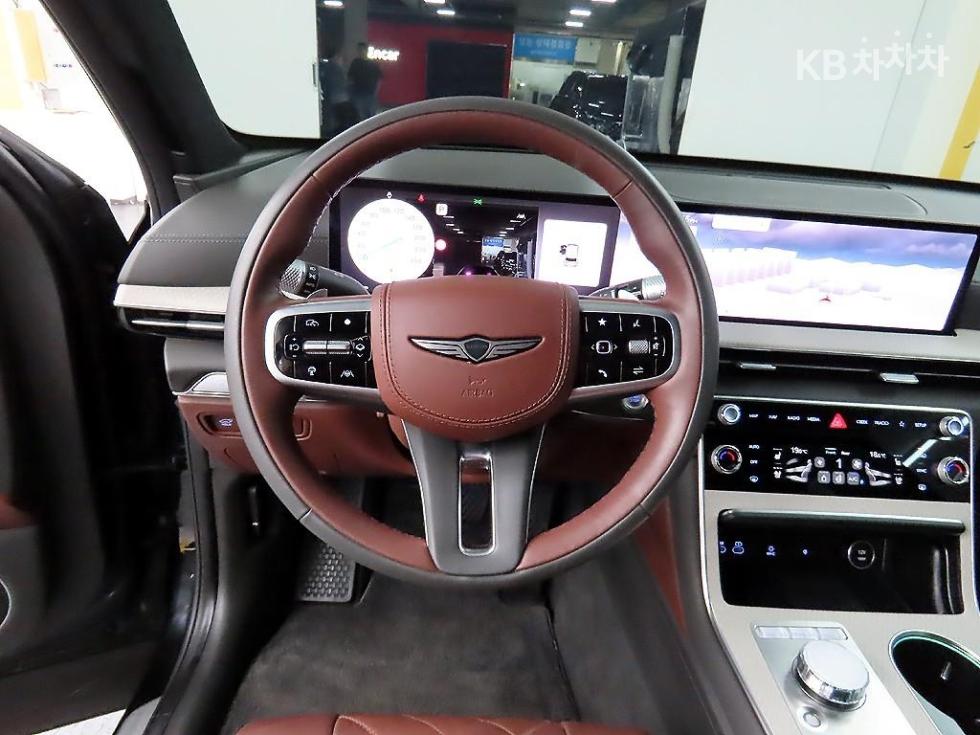 2025 Genesis GV80 photo