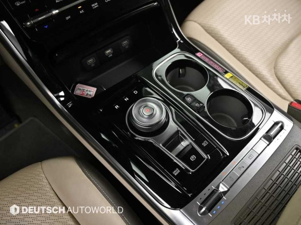 Kia Carnival — miniaturë 9