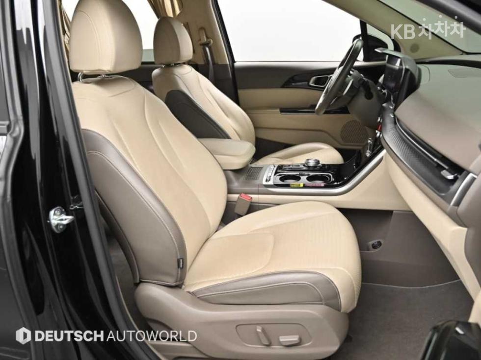 Kia Carnival — miniaturë 10