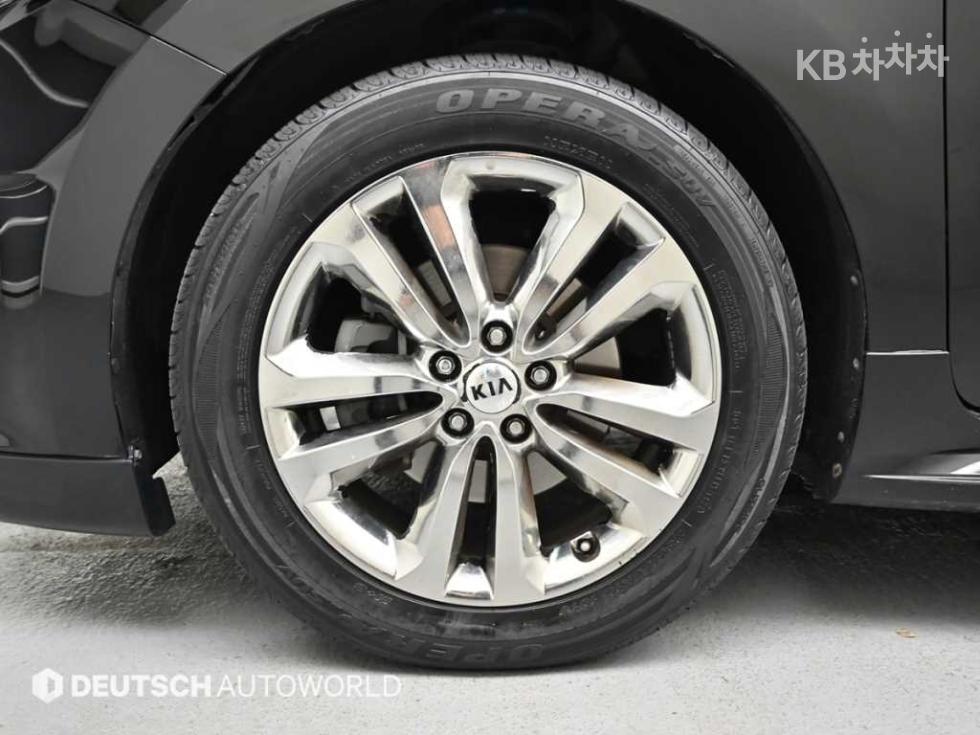 Kia Carnival — miniaturë 5