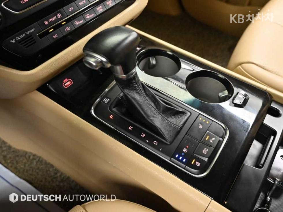 Kia Carnival — miniaturë 9