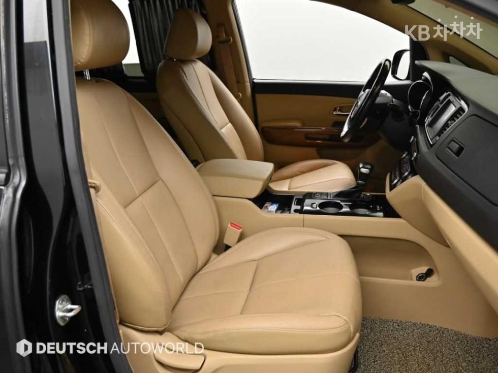 Kia Carnival — miniaturë 10