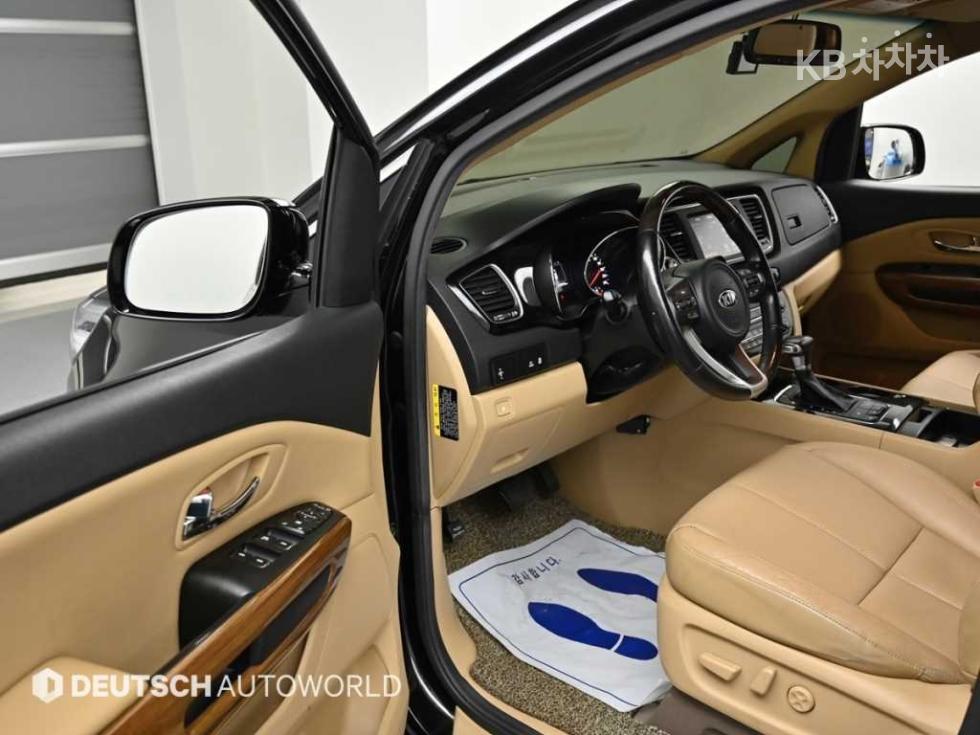 Kia Carnival — miniaturë 11