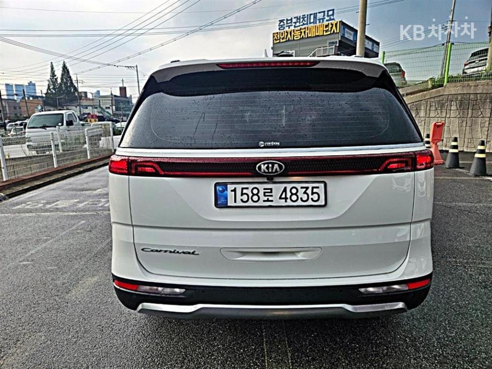 Kia Carnival — miniaturë 4