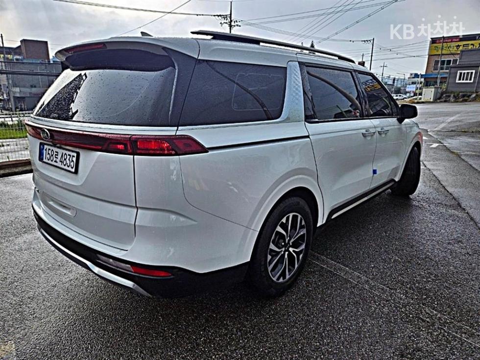 Kia Carnival — miniaturë 5