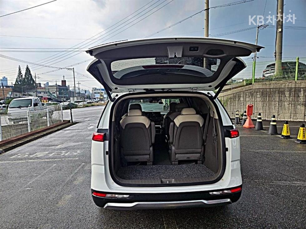 Kia Carnival — miniaturë 7