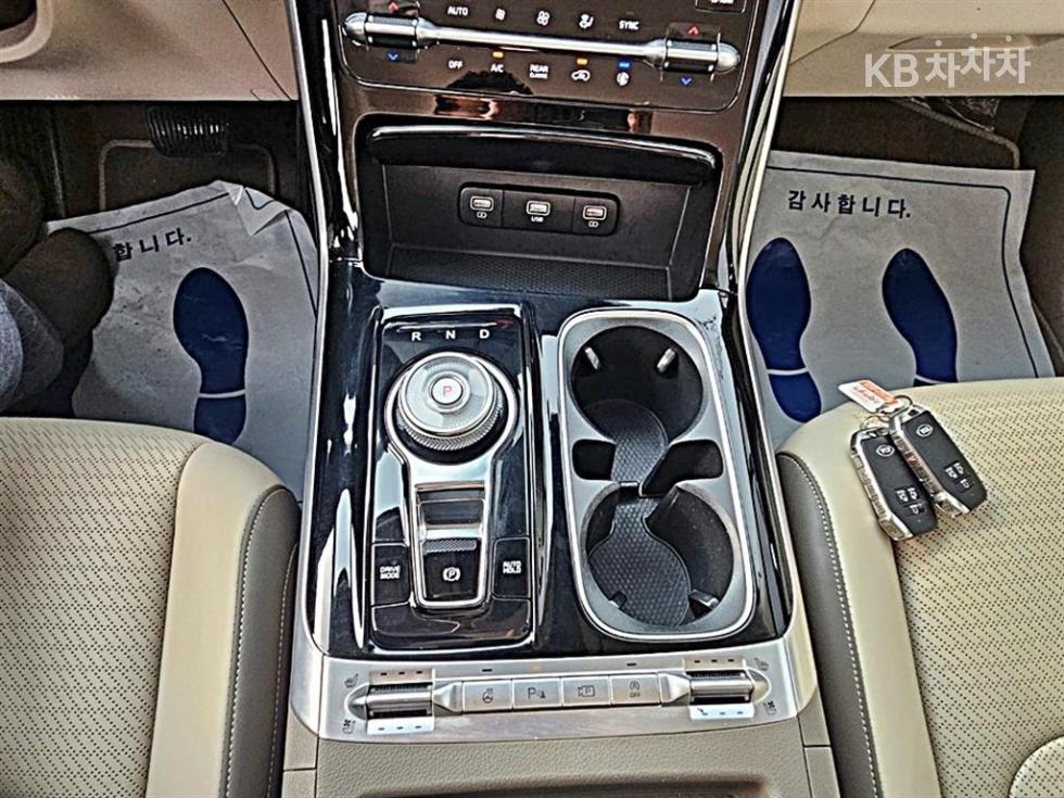 Kia Carnival — miniaturë 18