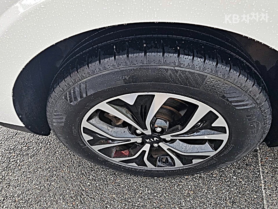Kia Carnival — miniaturë 21