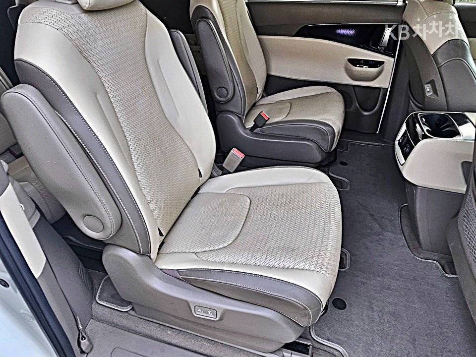 Kia Carnival — miniaturë 23