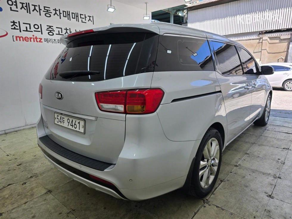 Kia Carnival — miniaturë 4