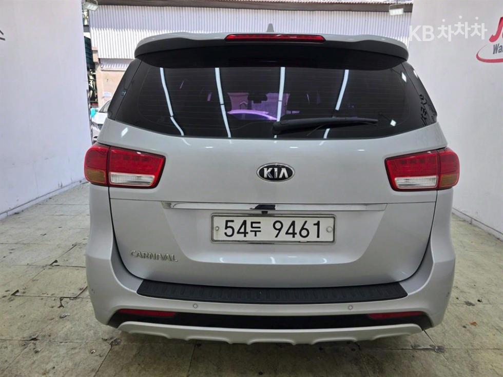 Kia Carnival — miniaturë 5