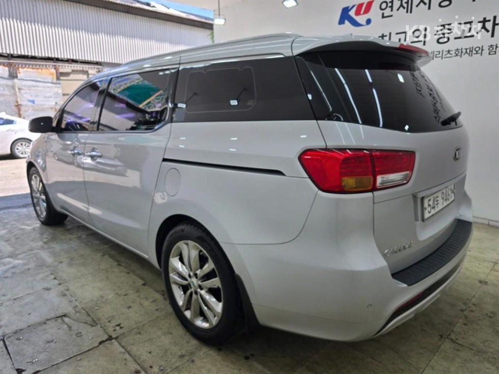 Kia Carnival — miniaturë 6