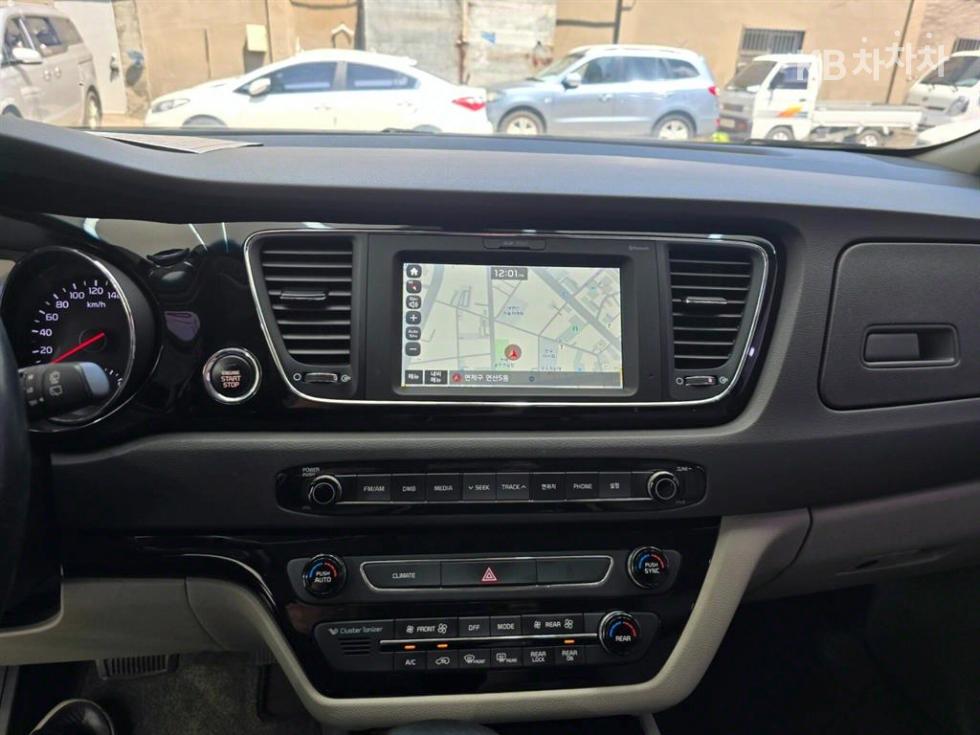 Kia Carnival — miniaturë 9