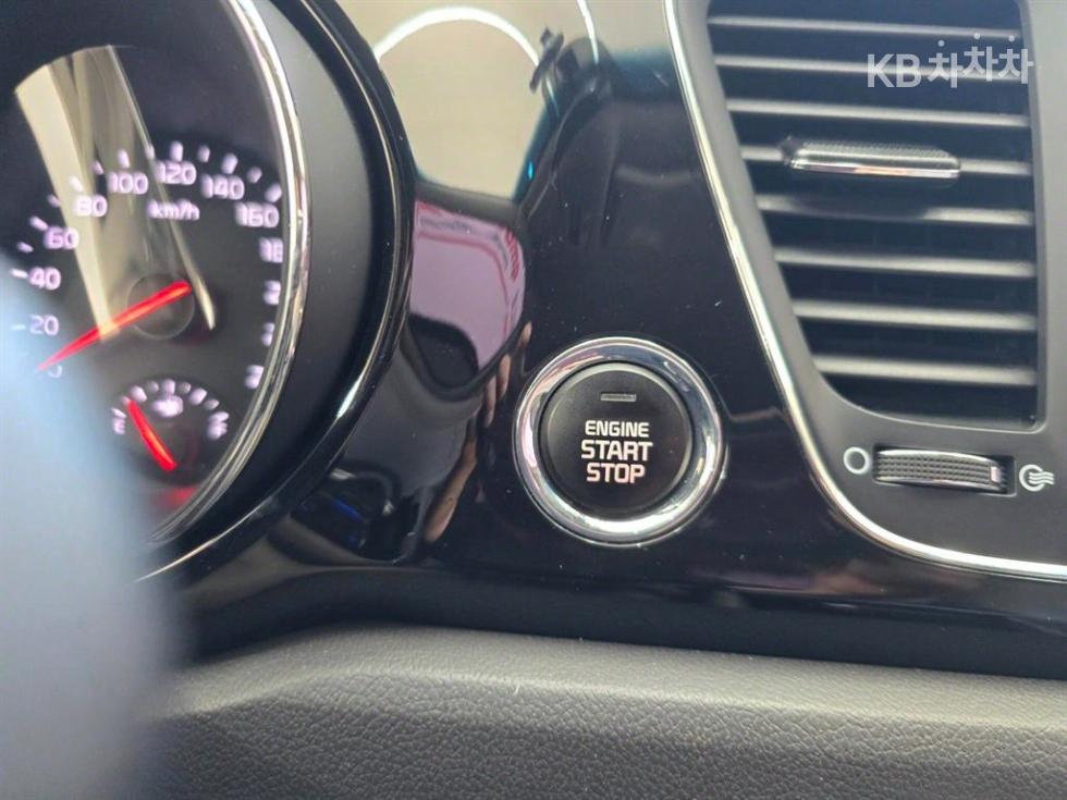 Kia Carnival — miniaturë 11