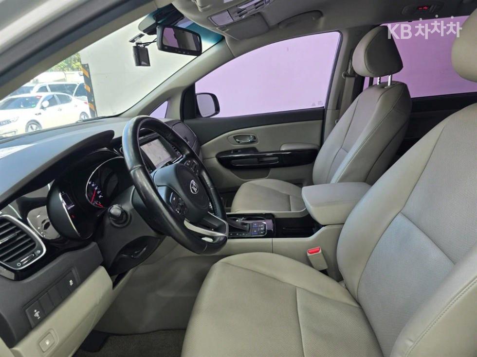 Kia Carnival — miniaturë 15
