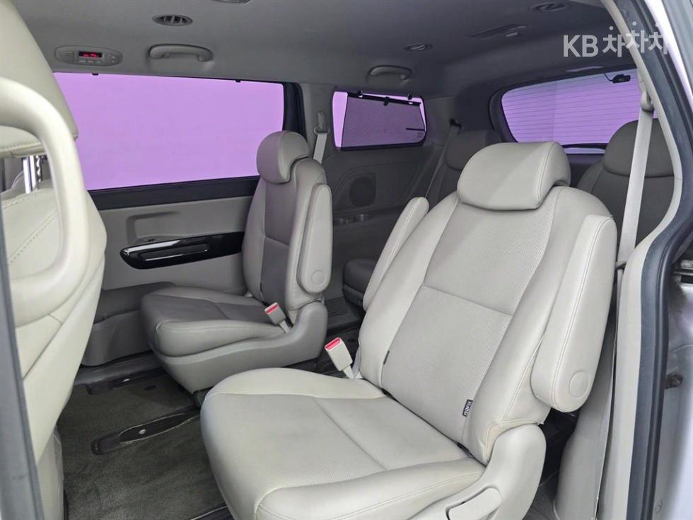 Kia Carnival — miniaturë 16
