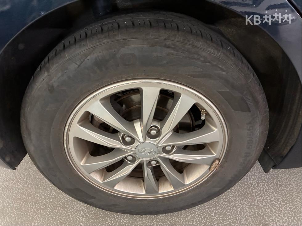 Hyundai Avante — miniaturë 13