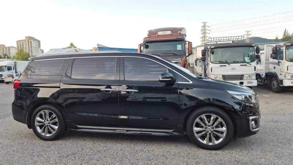 Kia Carnival — miniaturë 4