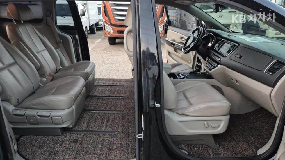 Kia Carnival — miniaturë 8
