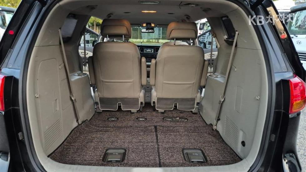 Kia Carnival — miniaturë 9