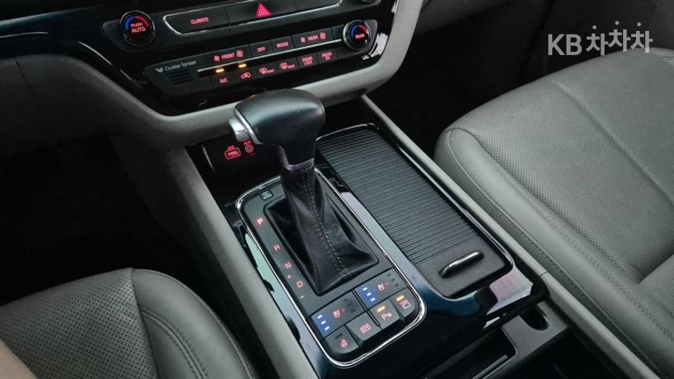 Kia Carnival — miniaturë 10