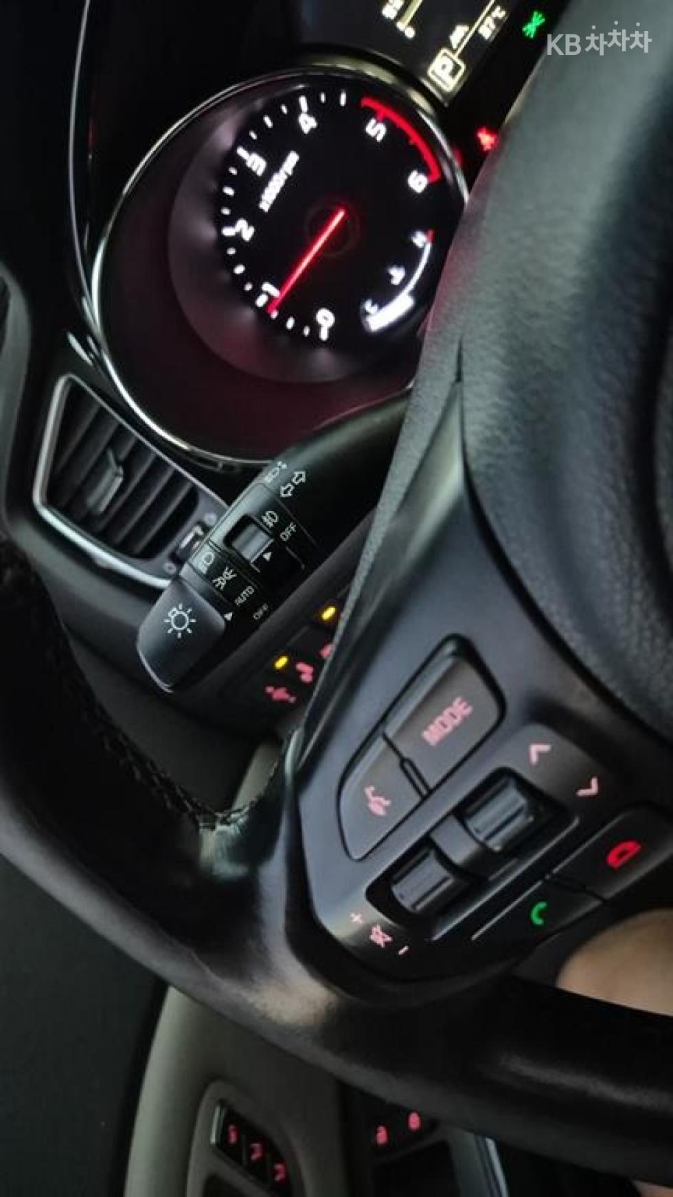 Kia Carnival — miniaturë 12