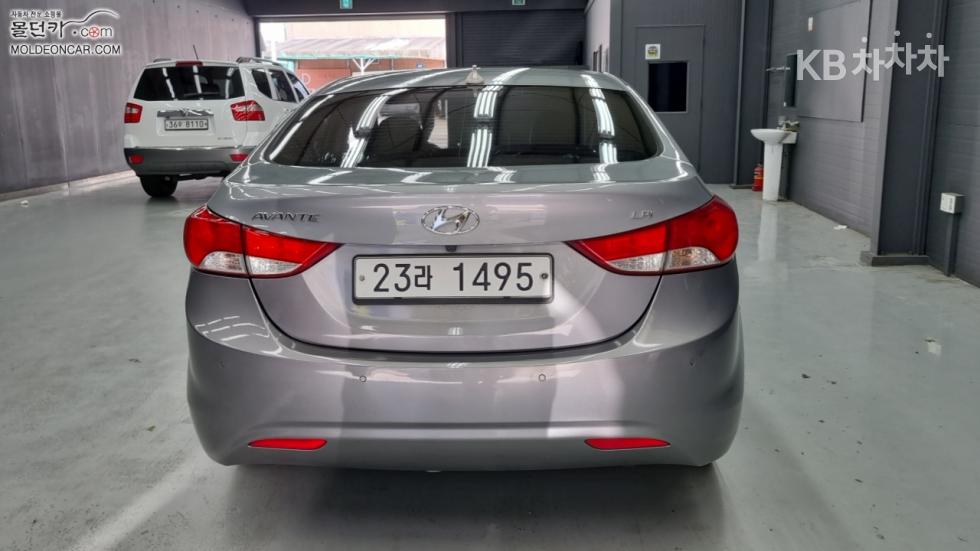Hyundai Avante — miniaturë 4
