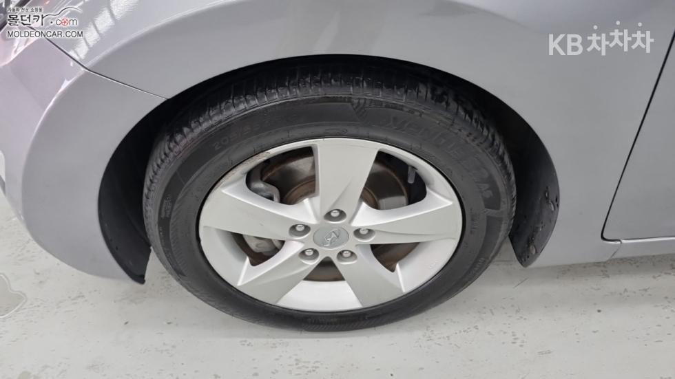 Hyundai Avante — miniaturë 6