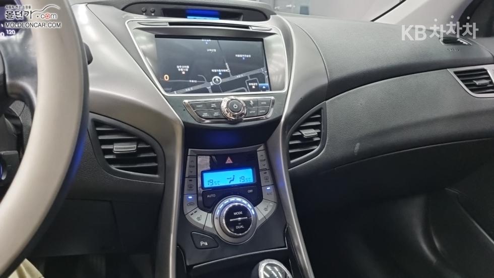 Hyundai Avante — miniaturë 12