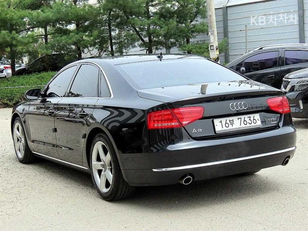 Audi A8 — miniaturë 3