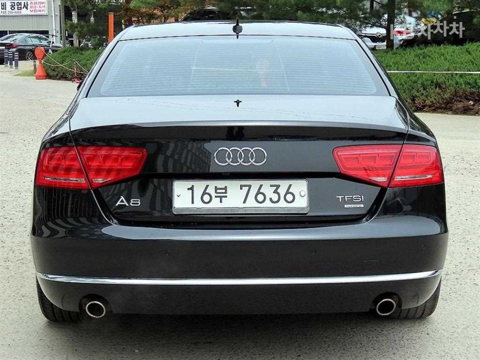 Audi A8 — miniaturë 4